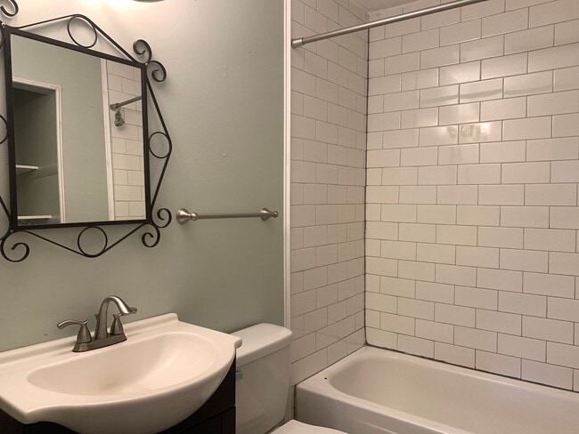 Building Photo - Pretty Renovated Rent Ready Ranch Near I-4...