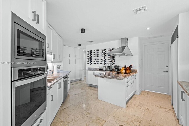 Building Photo - 1643 Brickell Ave