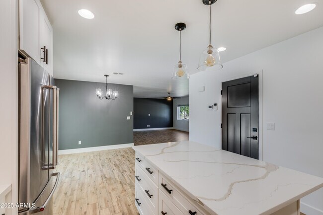 Building Photo - 4427 E Turney Ave