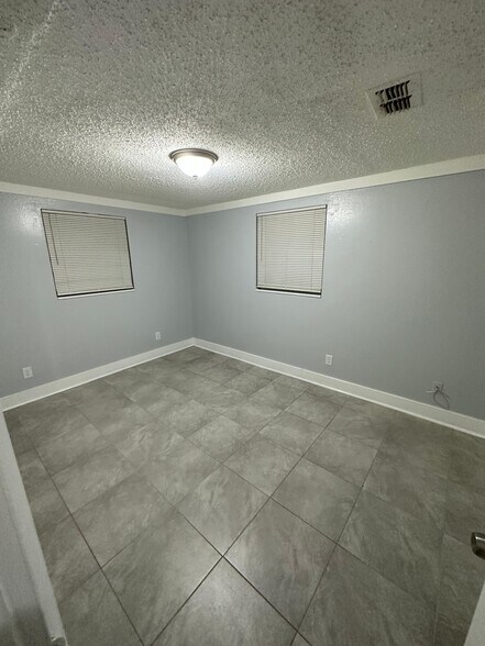 Building Photo - 1981 Hardee St