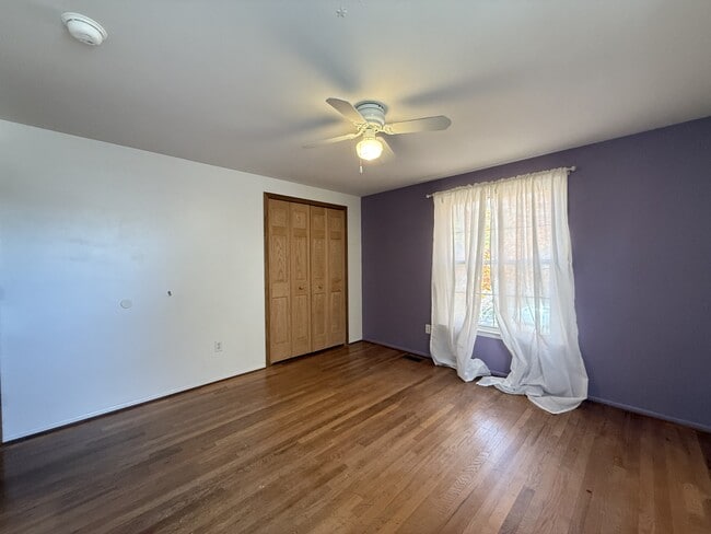 Building Photo - 2447 Roanoke Dr