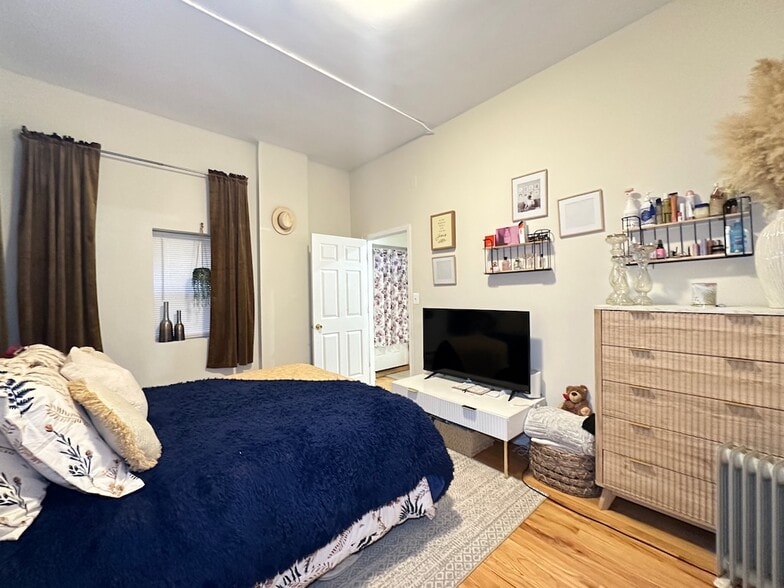 Building Photo - 918 Green Bay Rd