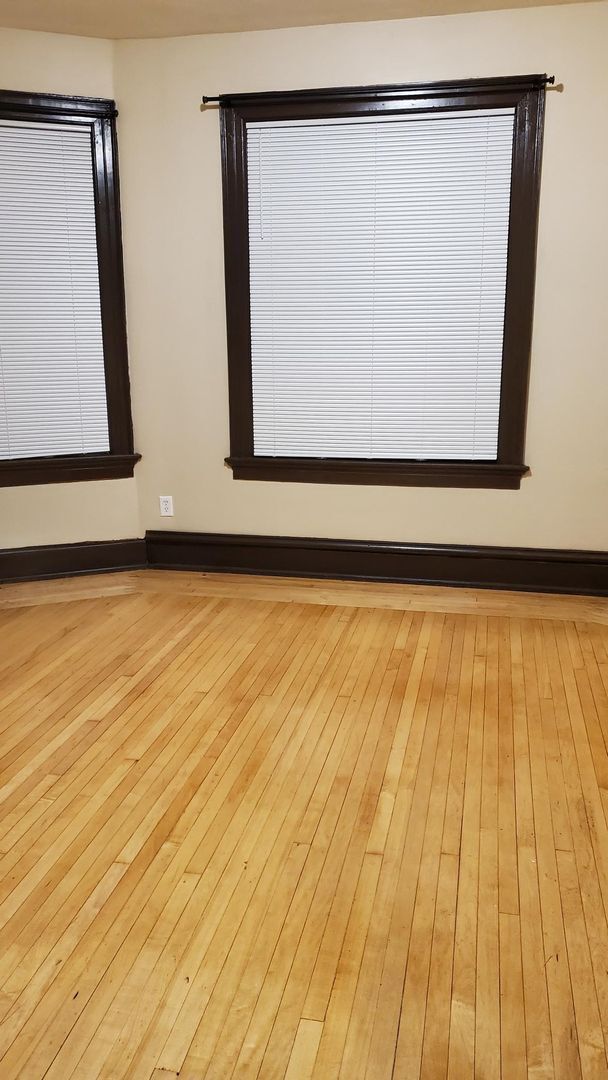 Building Photo - Remodeled & Spacious 4 Bedroom Lower Duplex in Walker's Point!