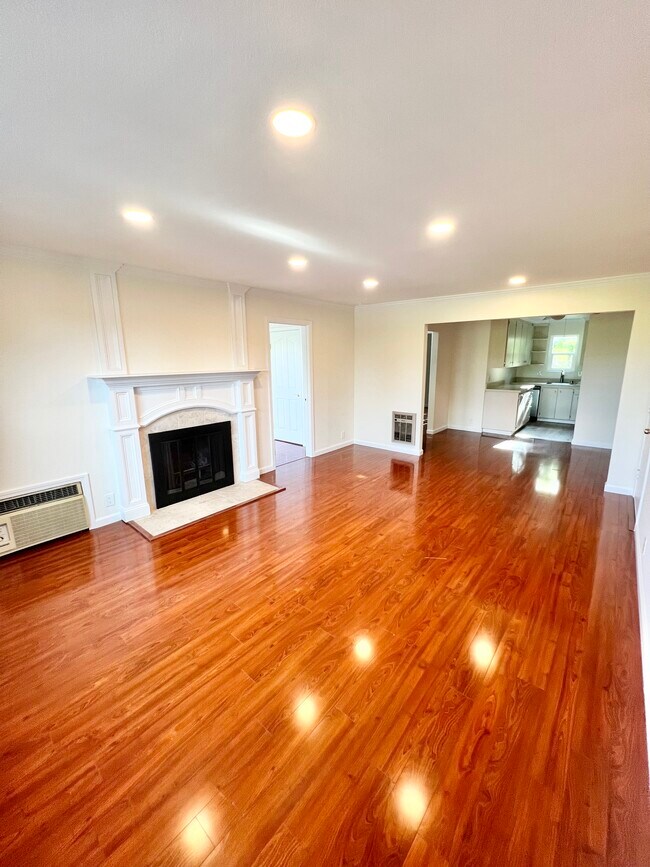 Building Photo - 250 Chilpancingo Pkwy
