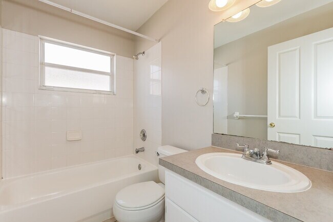 Building Photo - 1107 Crimson Clover Ln