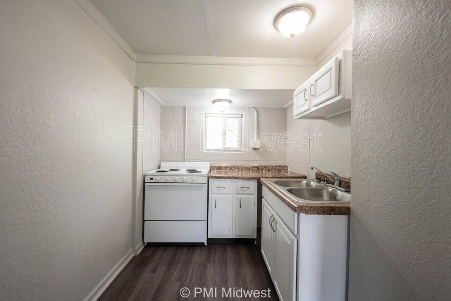 Building Photo - 2142 W US Hwy 40