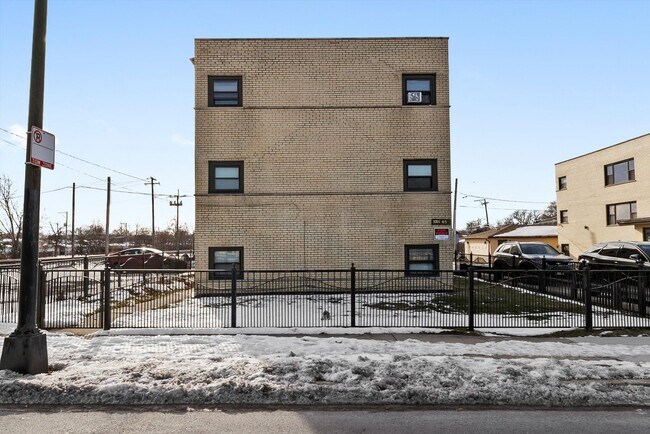 Building Photo - 5701 W 55th St