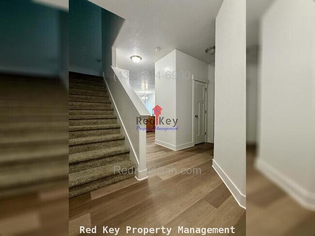 Building Photo - Glen Eagles Ct. Townhouse