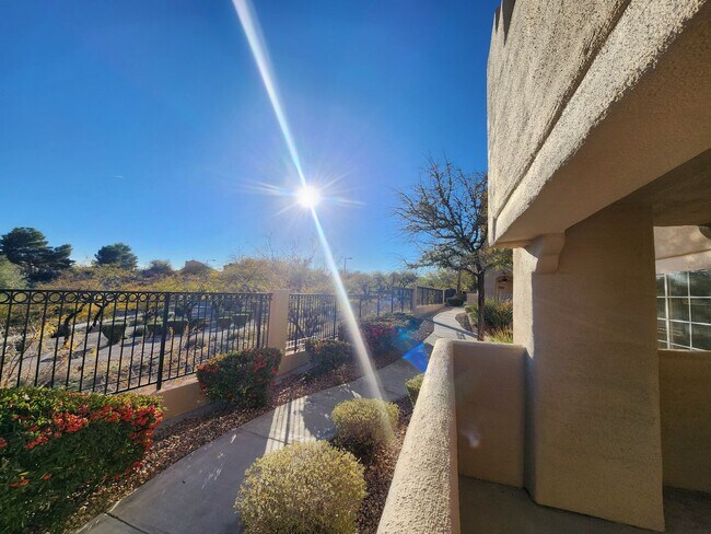 Building Photo - Beautiful 2 Bedroom, 2 Bath Condo in Summerlin