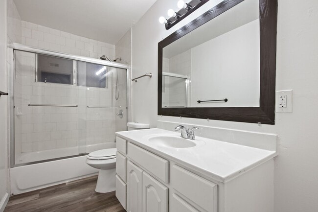 Building Photo - 3 Bedroom 2 Bathroom House For Rent!