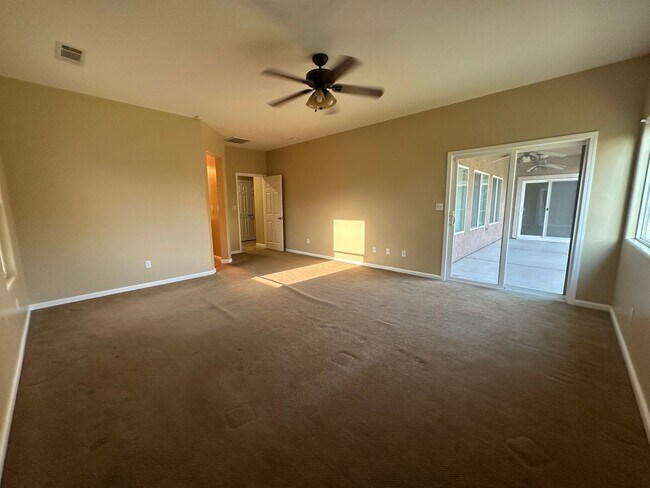 Building Photo - Southwest 4 bedroom
