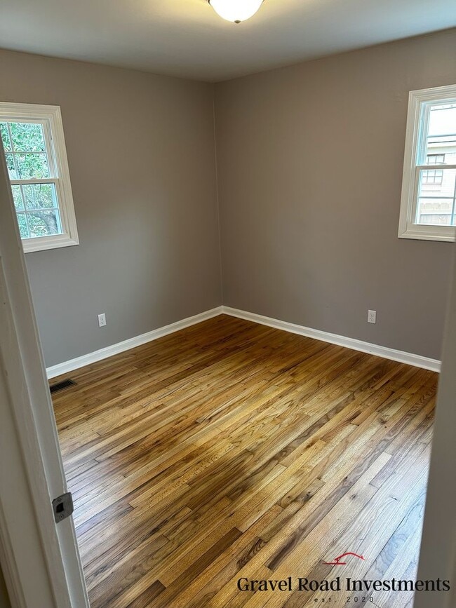 Building Photo - Charming 3-Bedroom Brick Home in a Quiet Cul-de-Sac