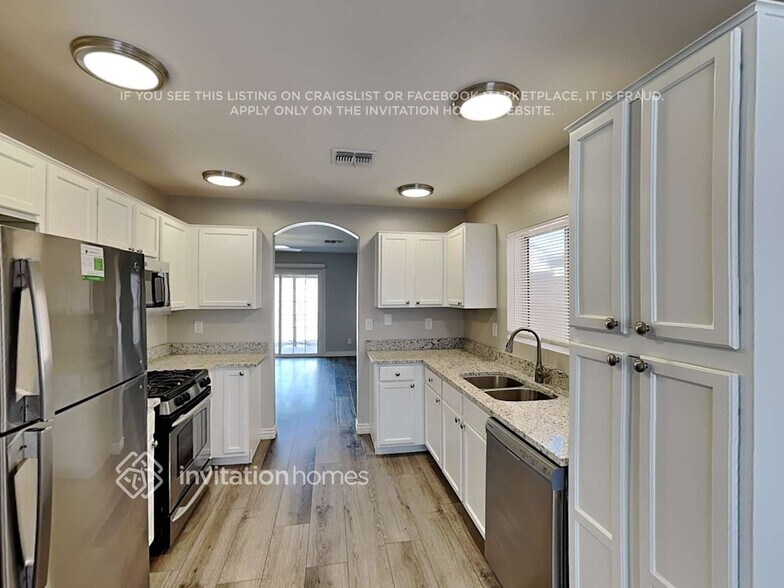 Building Photo - 12534 W Bloomfield Rd