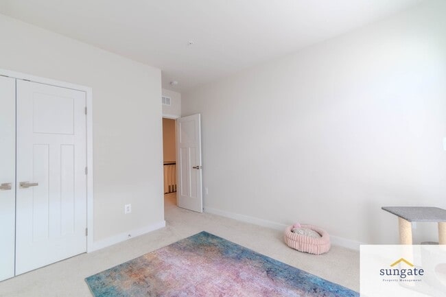 Building Photo - 100 Matisse Pl