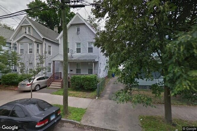 Building Photo - Beautiful Beaver Hills Single Family | Ava...