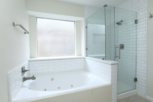 Building Photo - 14215 Cypress Valley Dr