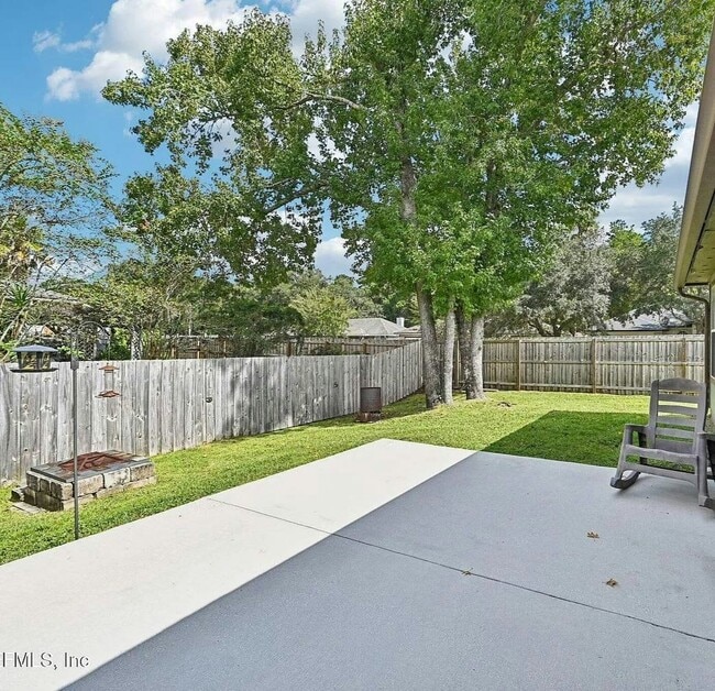 Building Photo - 201 Saturn Ln N