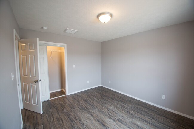 Building Photo - 805 Windmill Dr