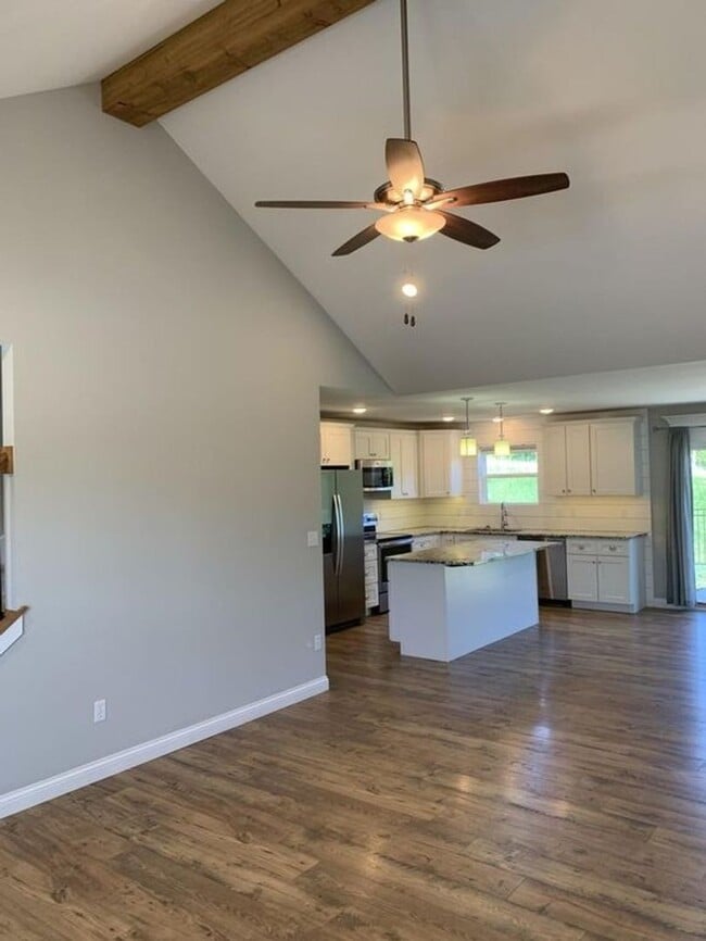 Building Photo - 3 Bed 2.5 Bath House, off Old Plank Rd