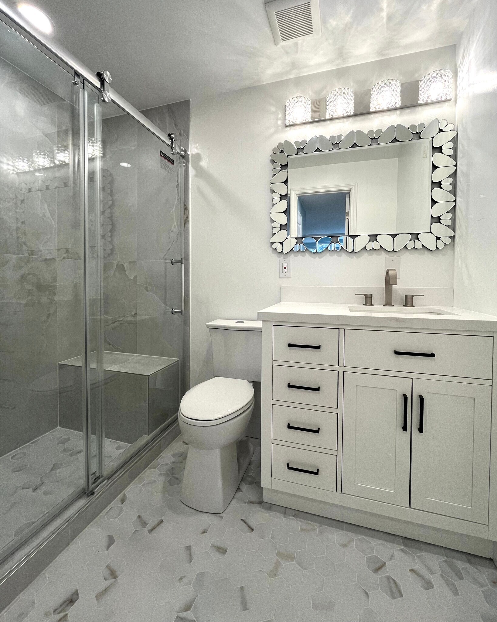 Building Photo - 2375 S Linden Ct