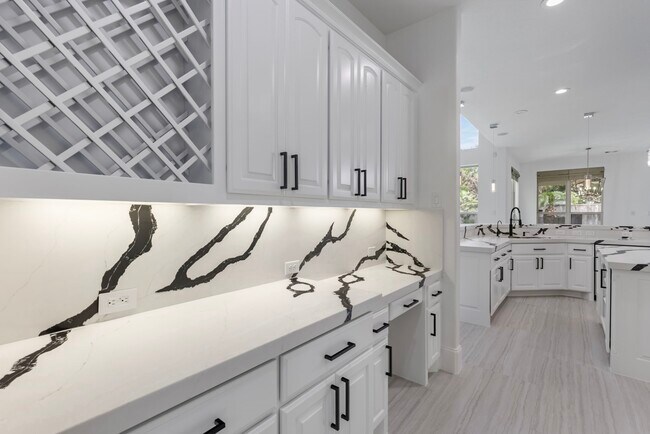 Building Photo - 18 Player Vista Pl