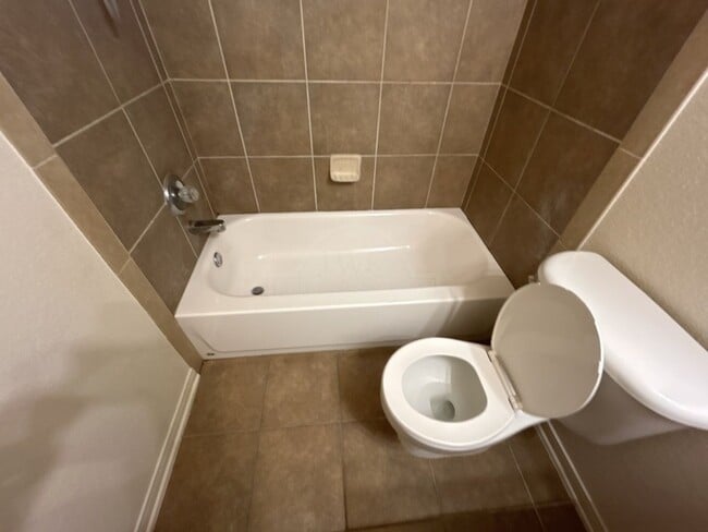 Building Photo - 1405 Cinch Dr