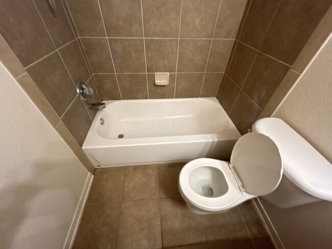 Building Photo - 1405 Cinch