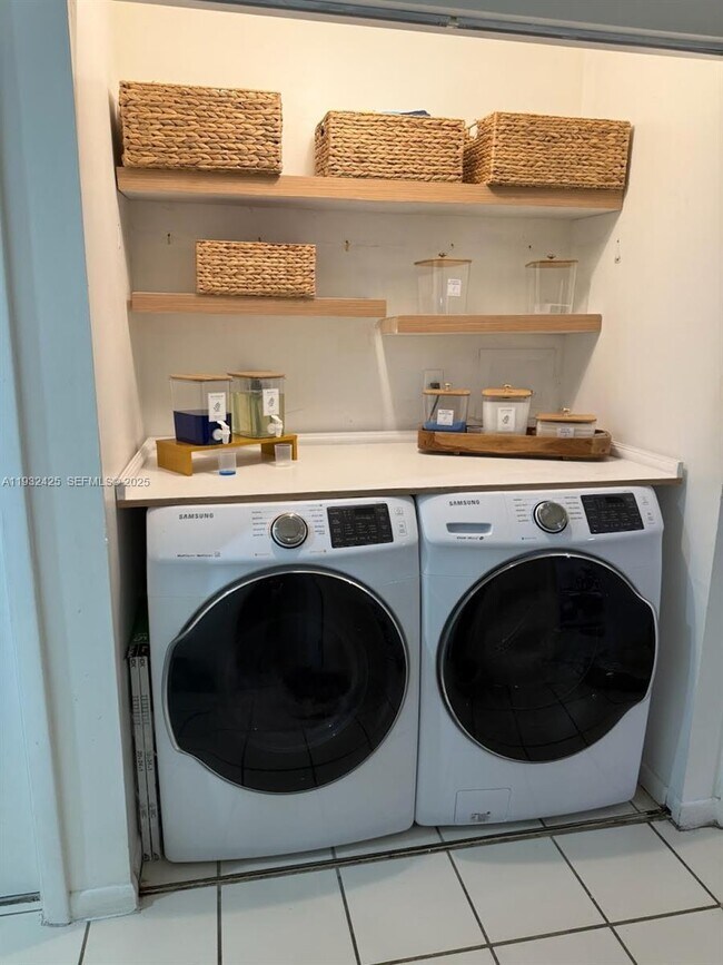 Building Photo - 9829 SW 221st St Rd