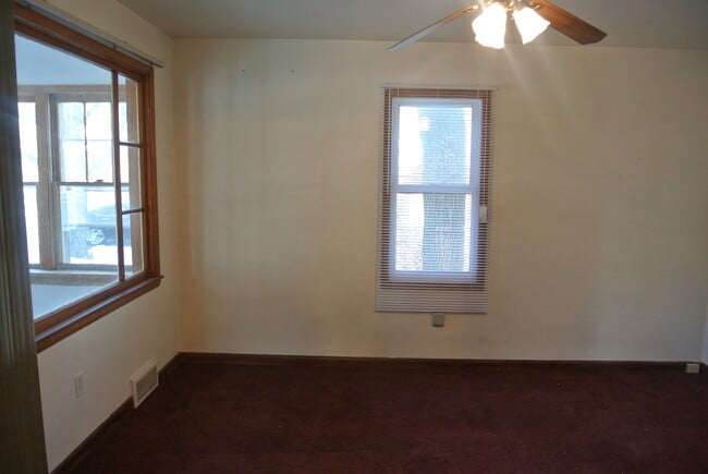 Building Photo - 4 Bedroom House!