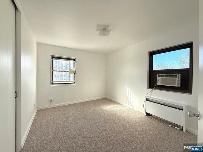 Building Photo - 3031 Edwin Ave