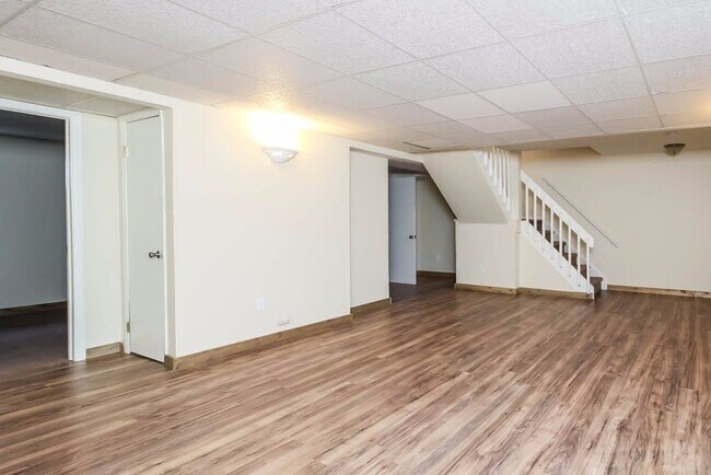 Building Photo - 5325 W 115th Pl