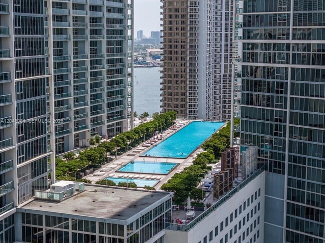 Building Photo - 465 Brickell Ave