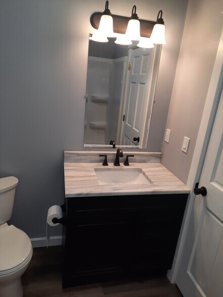 Building Photo - 427 N 10th Ave E