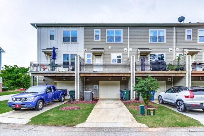 Building Photo - Townhome minutes from Lenovo Center: Available September 10th