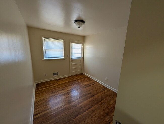 Building Photo - 2311 Plantation Dr