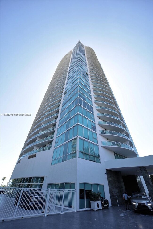 Building Photo - 2101 Brickell Ave