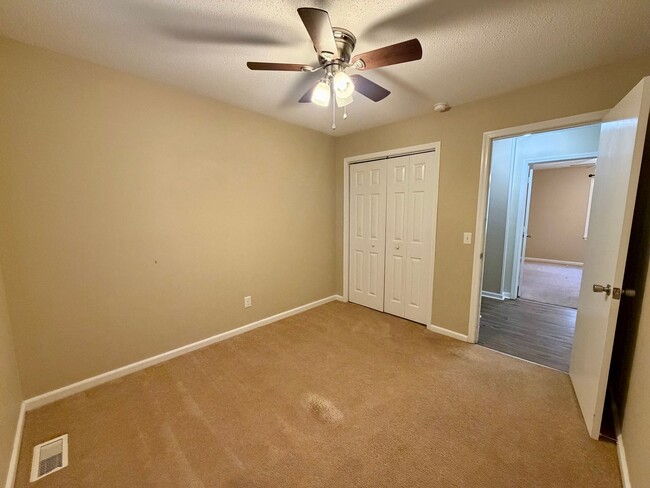 Building Photo - Minutes from Shaw AFB!