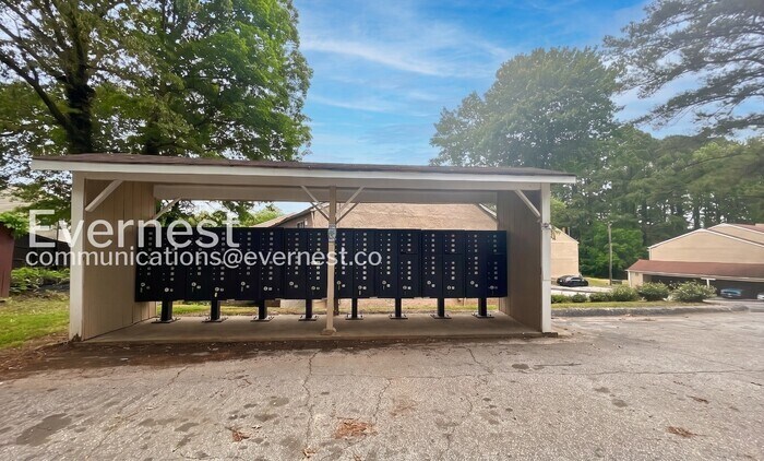 Building Photo - 3575 Oakvale Rd