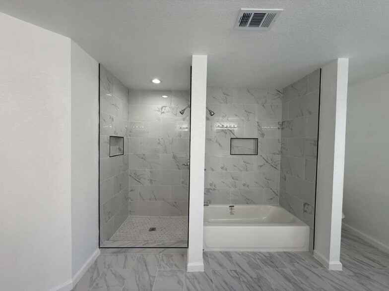 Building Photo - 9339 Mimosa Manor