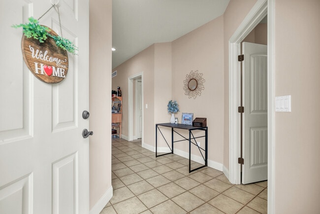 Building Photo - 1504 Stonebluff Ct