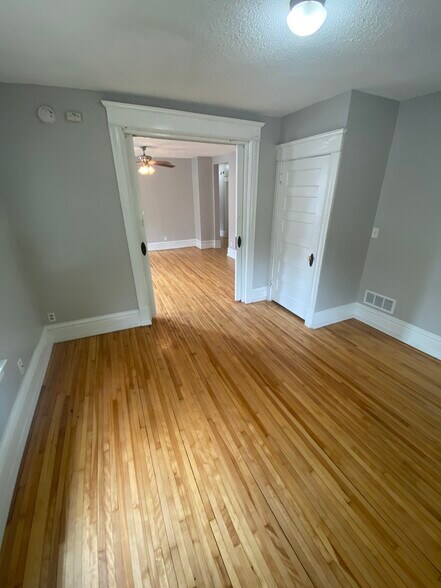 Building Photo - 3228 3rd Ave S