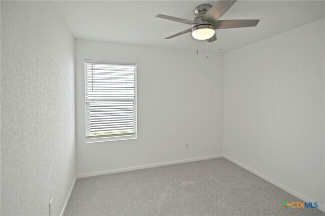 Building Photo - 527 Sarah Wy