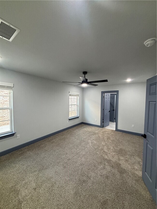 Building Photo - 3200 SW Lovely Ln