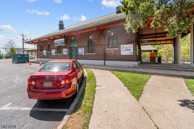 Building Photo - 433 Lincoln Ave