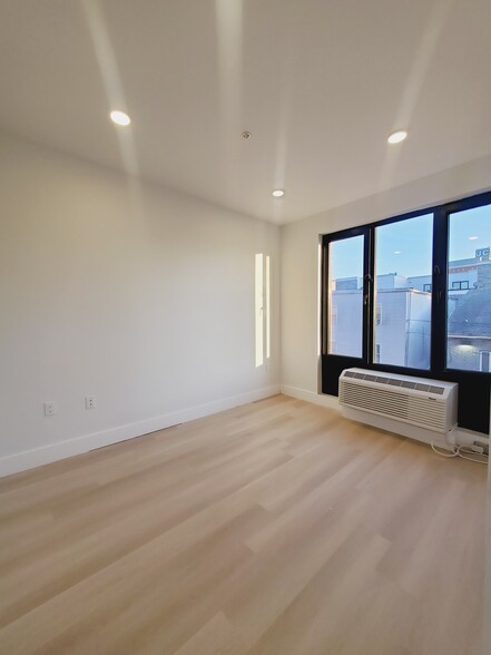 316 Forrest St 302 - 297 Forrest St