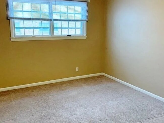 Building Photo - 105 S Elder Ln