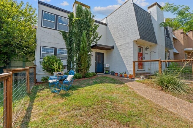 Primary Photo - 3211 Northeast Dr