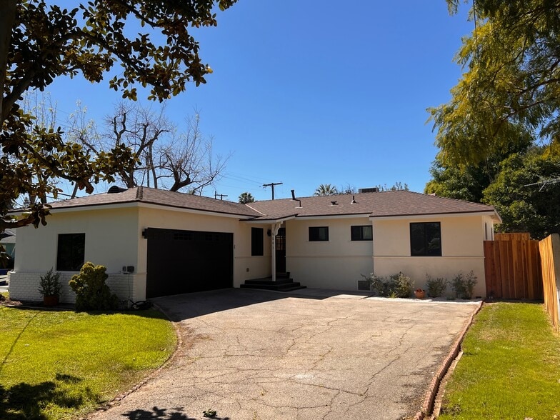 Building Photo - 6641 Glade Ave