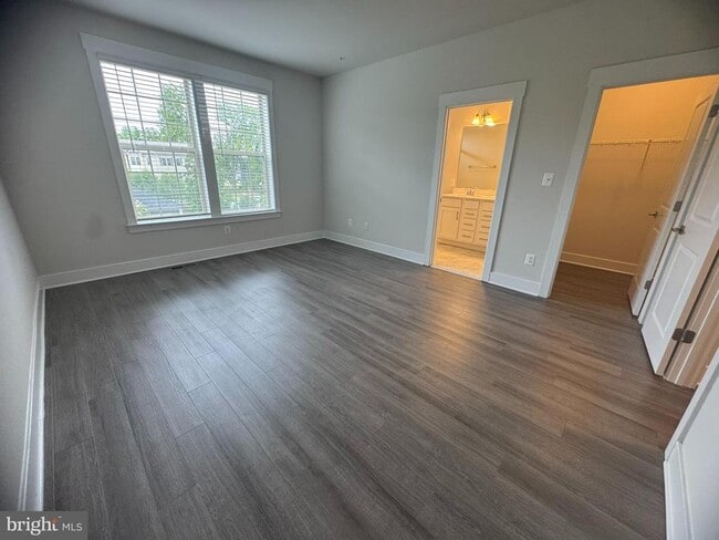 Building Photo - 203 Pomegranate Ln