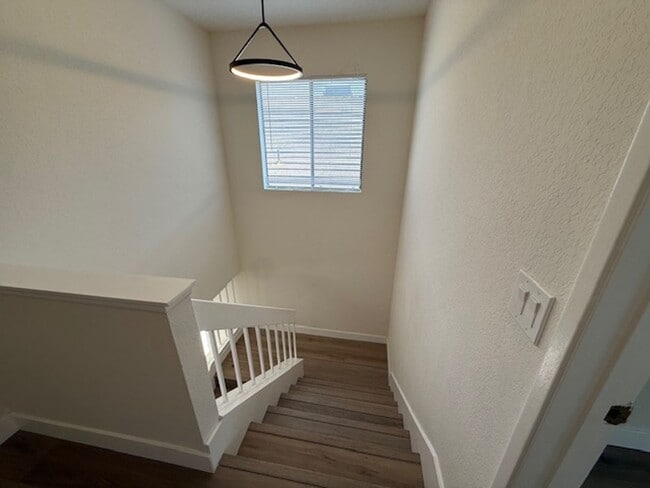 Building Photo - Updated 3 Bedroom Detached Home in Woodbri...